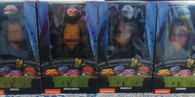 NECA Teenage Mutant Ninja Turtles Giant Size Michelangelo Action Figure