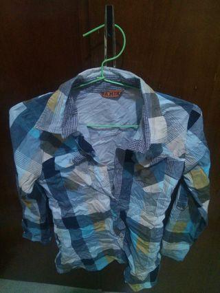 Kemeja biru kotak kotak