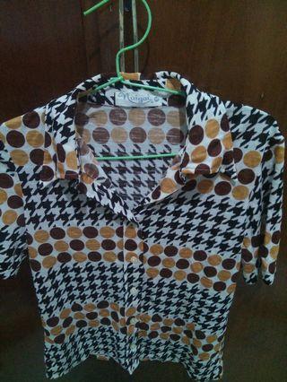 Kemeja motif polkadot