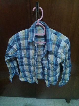 Kemeja Crop biru kotak kotak
