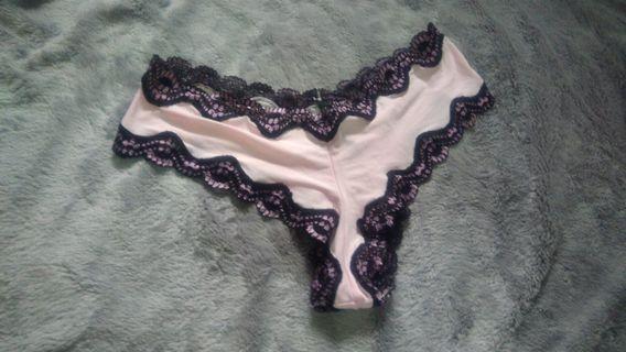 G String Wanita