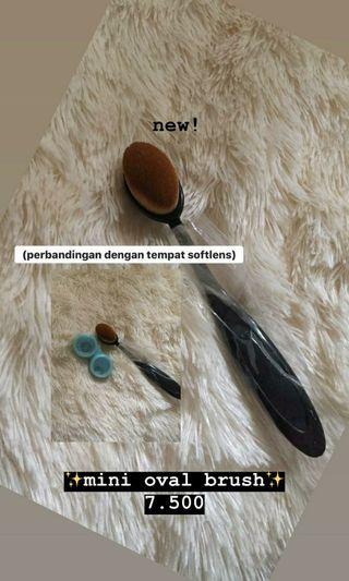 Mini Oval Brush