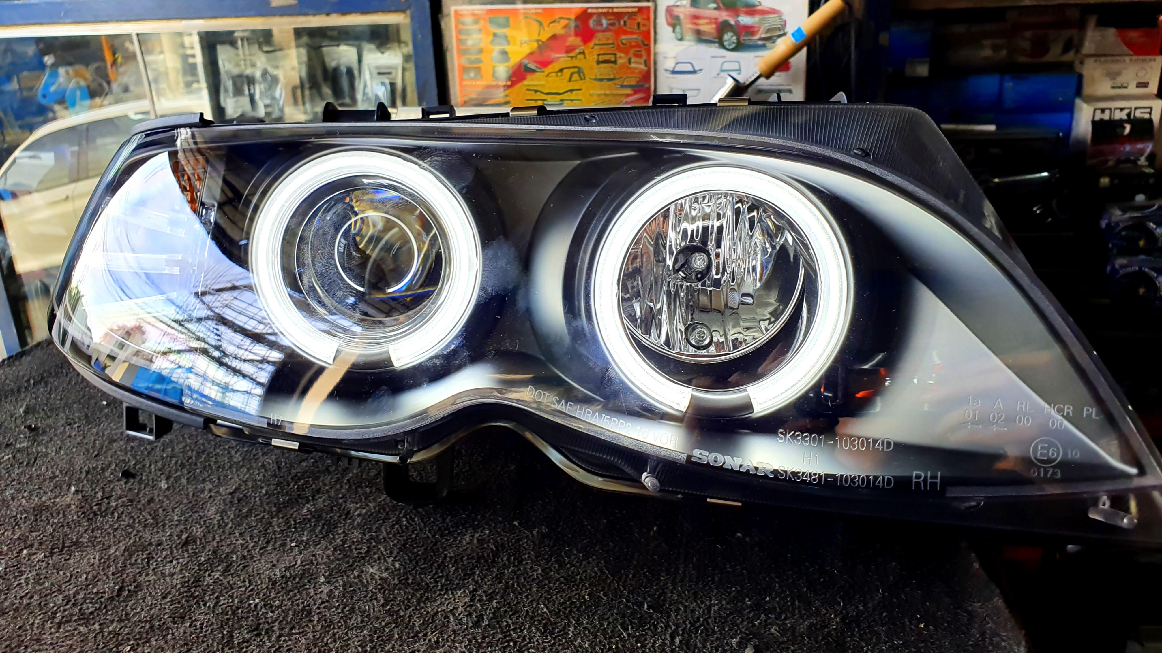 E46 LCi look BMW CCFL Angel Eyes halo ring projector headlights