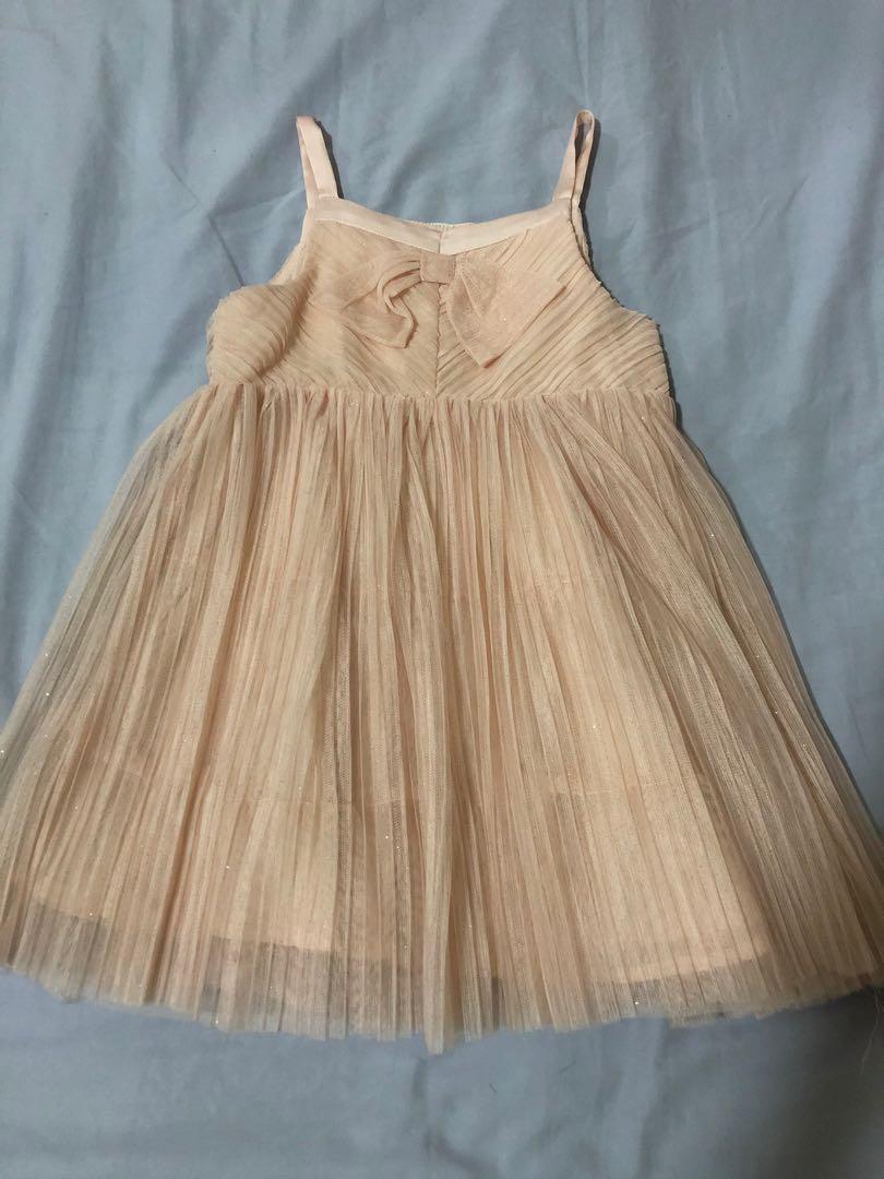 h&M dress 1to2 years old (Category: Babies & Kids Fashion) located in Quezon City. Submitted by steffierin19 (Listing ID 277064642, Image 1). Description: good as new one lang nagamit😍.