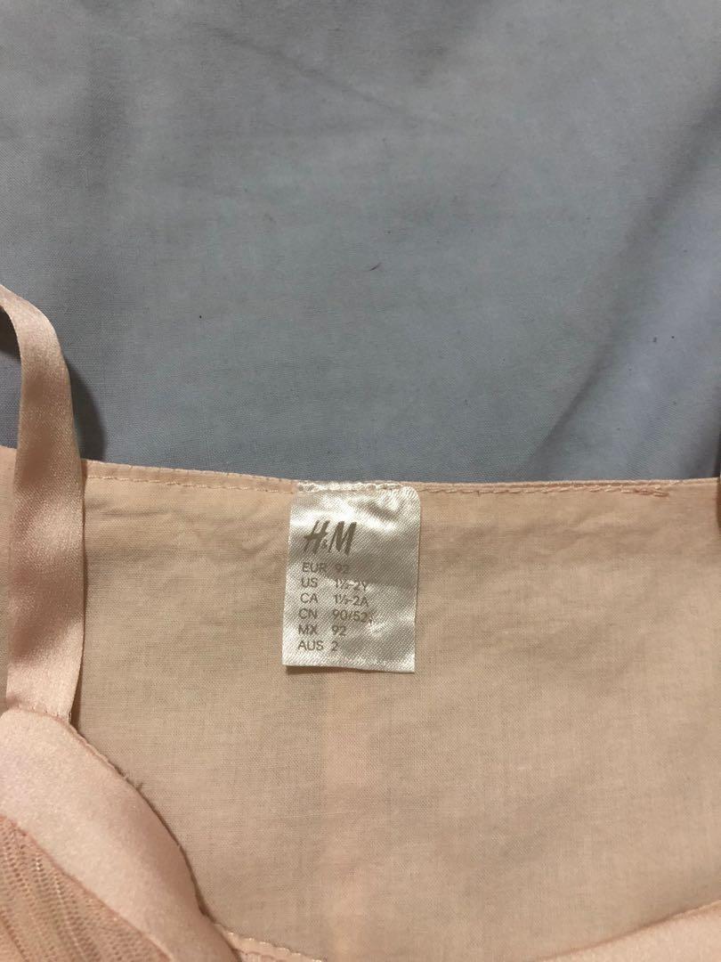 h&M dress 1to2 years old (Category: Babies & Kids Fashion) located in Quezon City. Submitted by steffierin19 (Listing ID 277064642, Image 3). Description: good as new one lang nagamit😍.