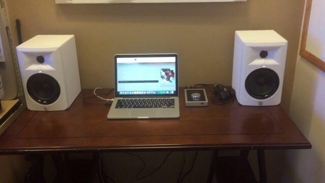 Jbl lsr305 hot sale white