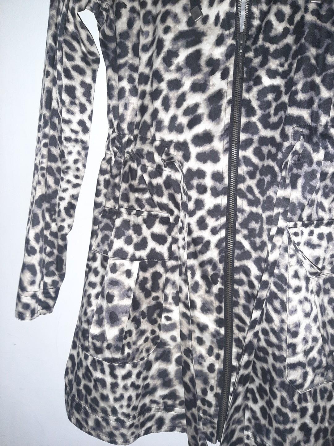 animal leopard print jacket / coat (Category: Coats, Jackets and Outerwear) located in Quezon City. Submitted by cncarousel (Listing ID 277055781, Image 3). Description: used once for a trip.