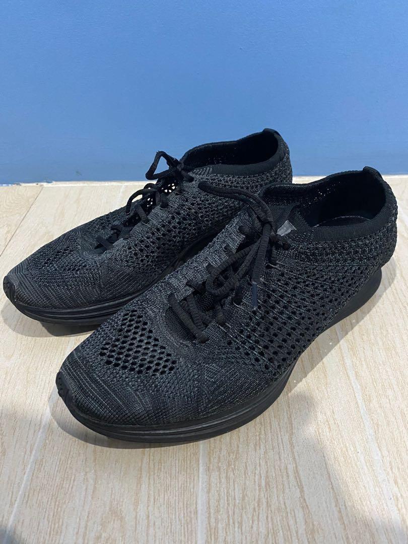 triple black nike flyknit