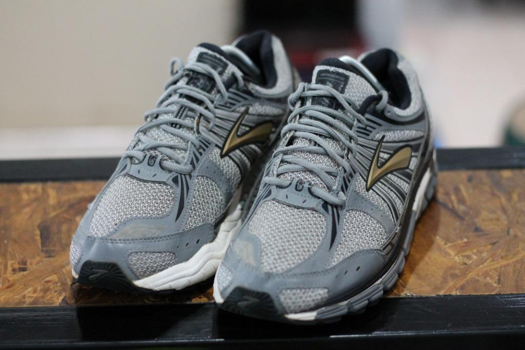 Size 11 uk BROOKS Beast Shoes