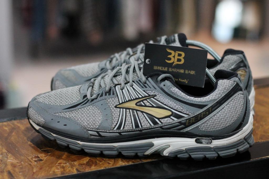 Brooks beast store 12 mens gold