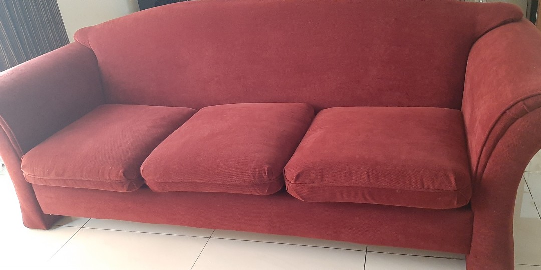 Sofa bagus, Perabotan Rumah di Carousell