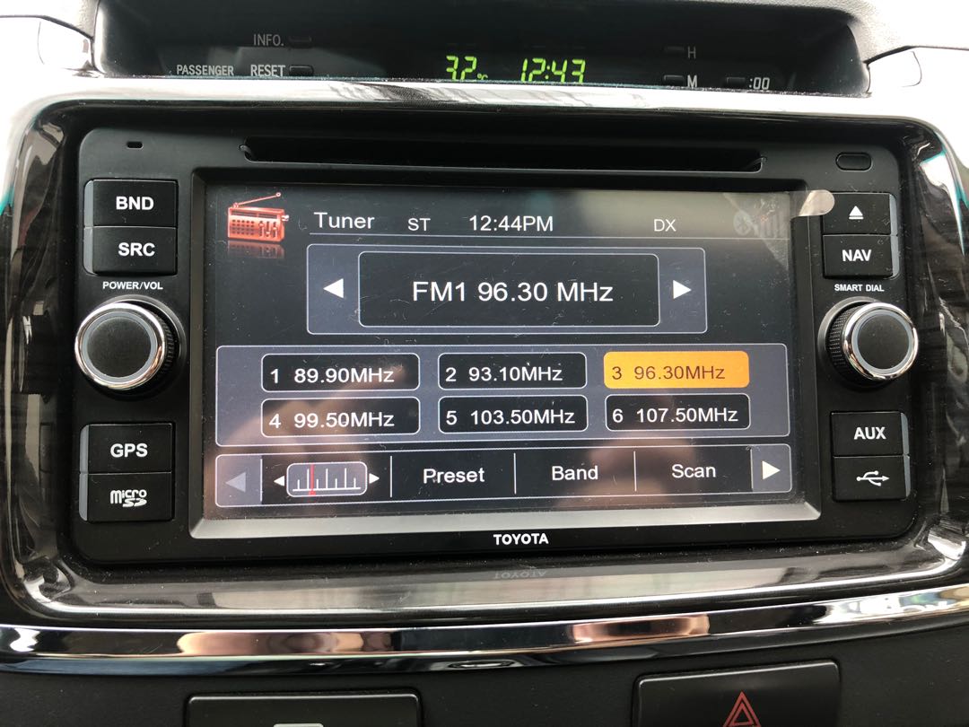 Stock Head Unit (AVT) from Fortuner ‘14 1st gen, Car Parts