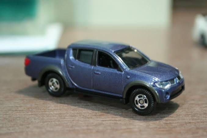 Tomica triton top