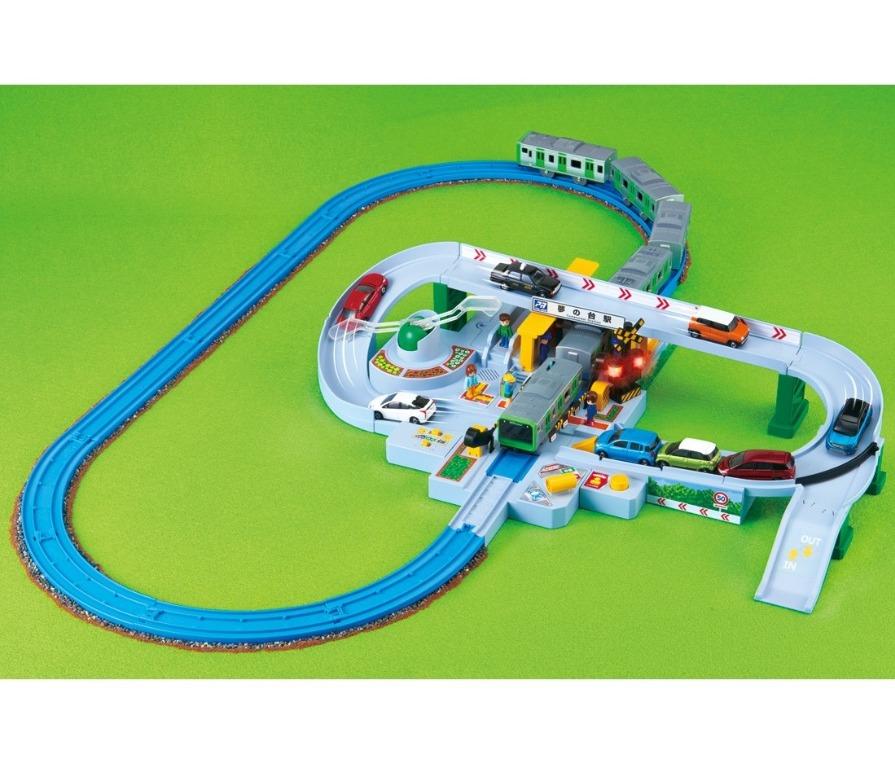 Tomy Tomica Plarail Train Railroad Crossing Set Carousell