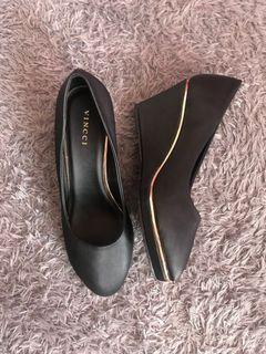 vincci black wedges/heels