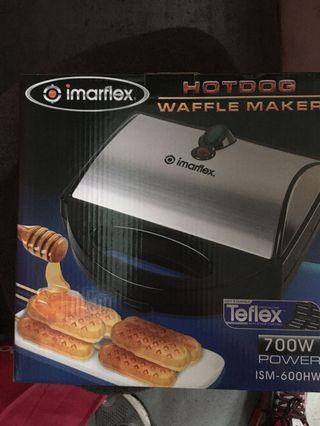 Hotdog waffle maker