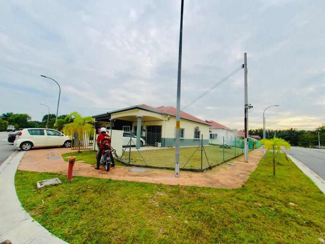 Corner Lot Single Storey House for Sale (Meru Klang), Property, For