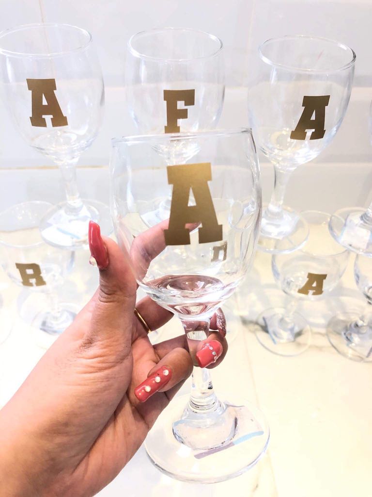 Customized Wine glass wedding giveaways birthday souvenirs, Looking For