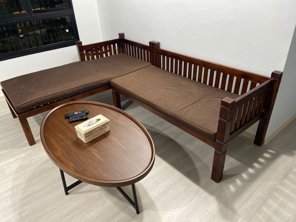 sofa without pillows