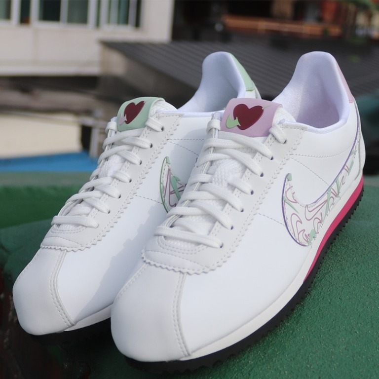 nike women's classic cortez shoes