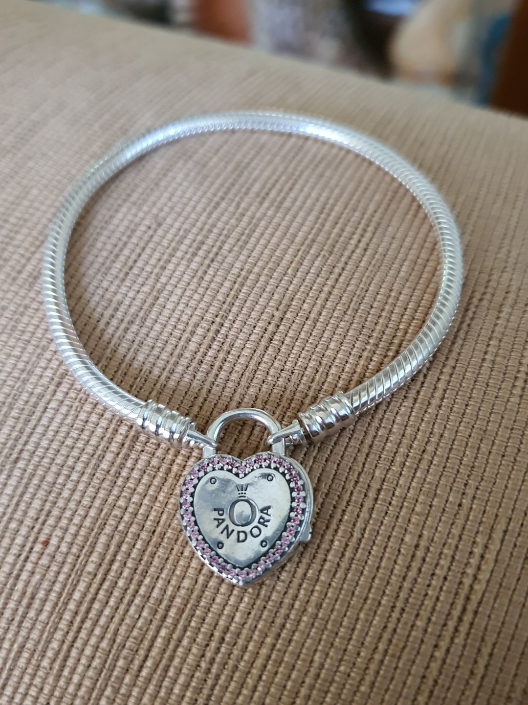 Pandora moments top heart padlock