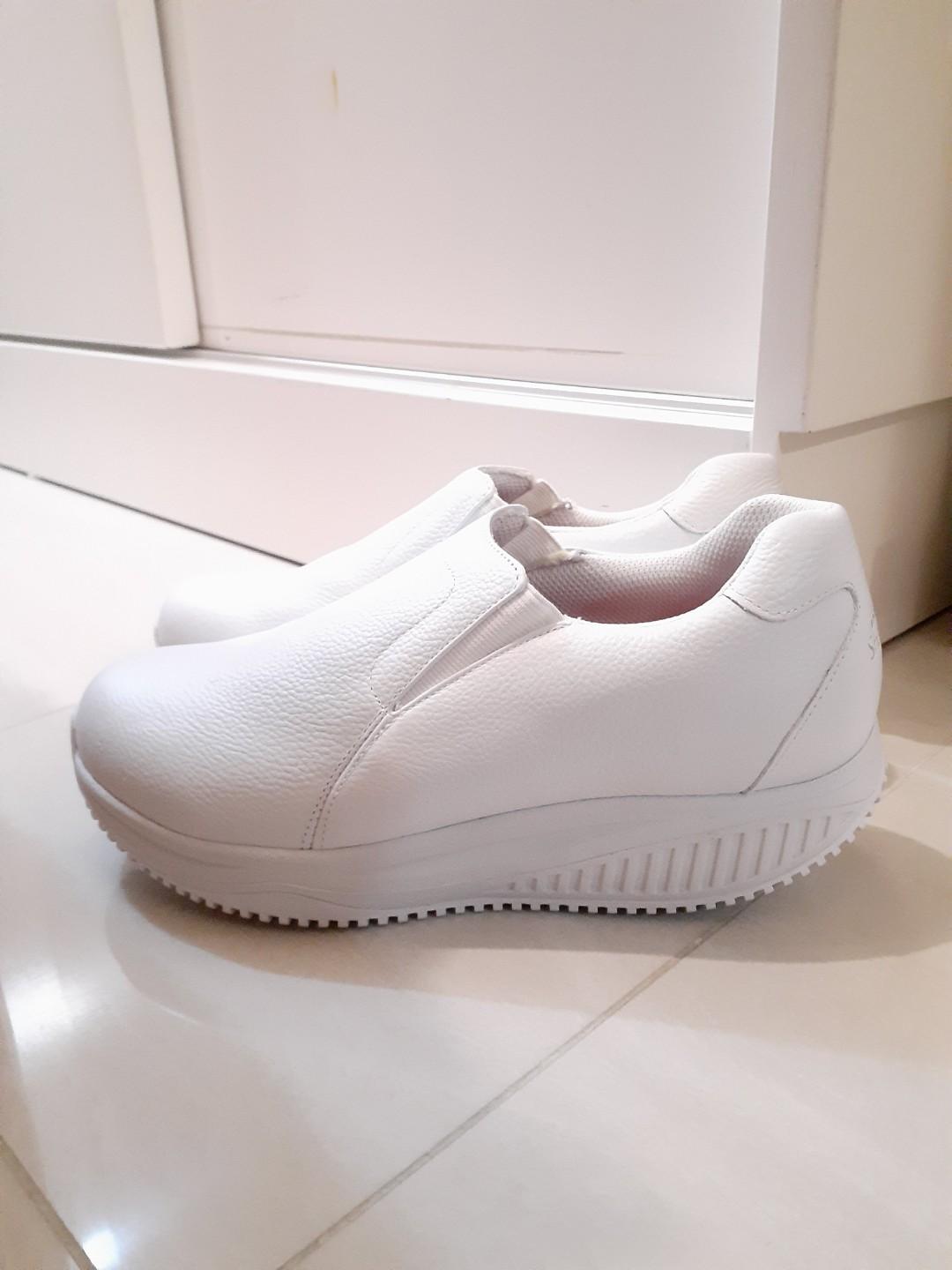 skechers for nurses