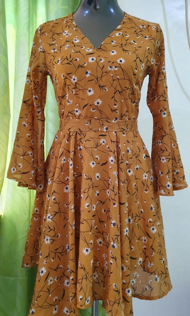 Yellow Floral dress (Category: Dresses) located in Paranaque City. Submitted by j_dpreloved (Listing ID 277145252, Image 1). Description: Hello ladies, help this pretty well-loved dress a new home. In excellent used condition. #zara #mango #h&m MOP: BDO, BPI, GCASH, Paymaya.