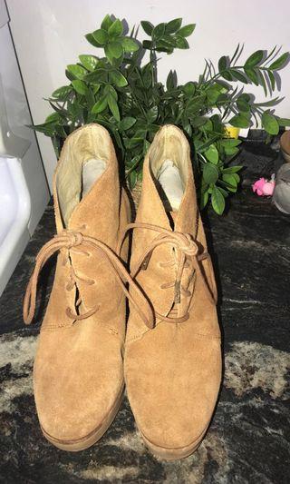 Michael kors size 8 boots