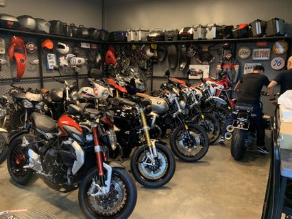 (Category: ) located in . Submitted by idealmotoringauto (Listing ID 249019066, Image 1). Description: .