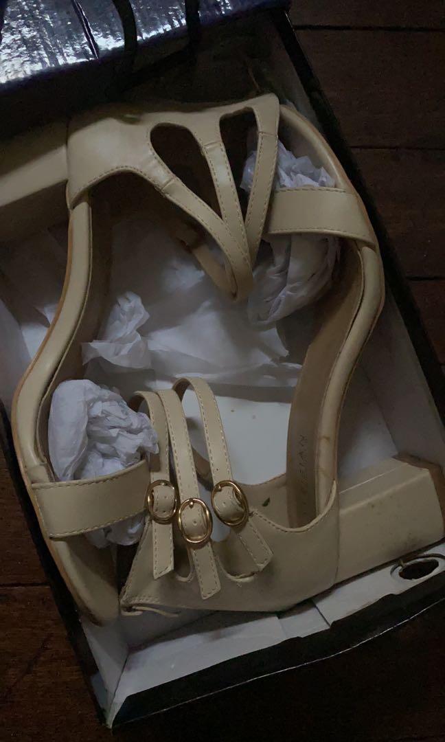 nude shoes size 3