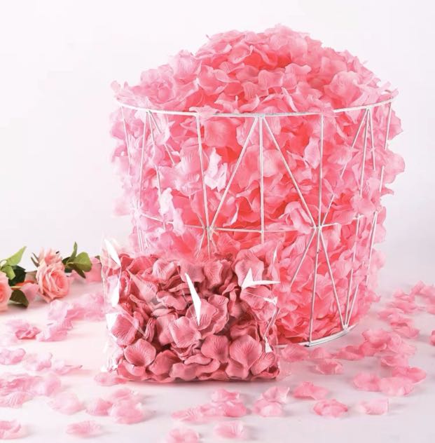 Fake petals pink, Hobbies & Toys, Stationery & Craft, Occasions