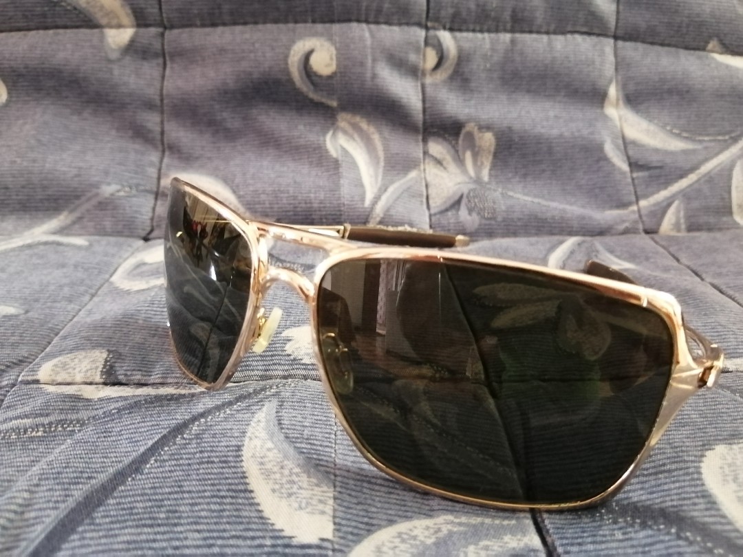 Oakley top inmate gold