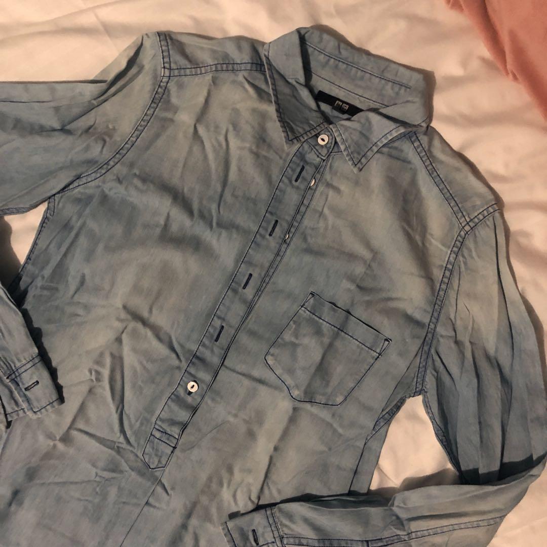 UNIQLO Denim Dress (Category: Dresses) located in Manila. Submitted by thingsntrinkets (Listing ID 277292294, Image 2). Description: .