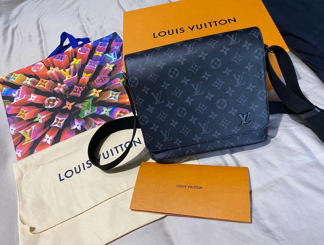 KEPT UNUSED LOUIS VUITTON DISTRICT PM (M) – Lbite Luxury Branded