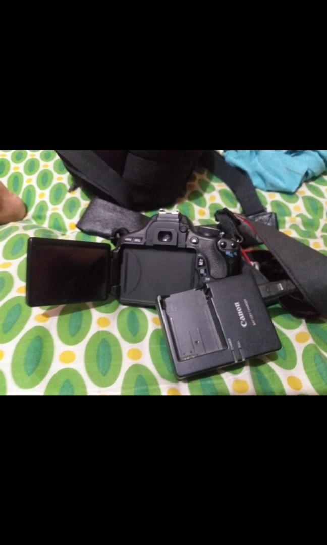CANON 600D (Category: Cameras) located in Paranaque City. Submitted by heywhattowear (Listing ID 277497182, Image 1). Description: Paunahan! LAST PRICE! 💖 Meetup today Feb 13 -Camera/Lens -Battery/Charger/Strap Issue: yung rubber sa dulo yun lang No Vignette..