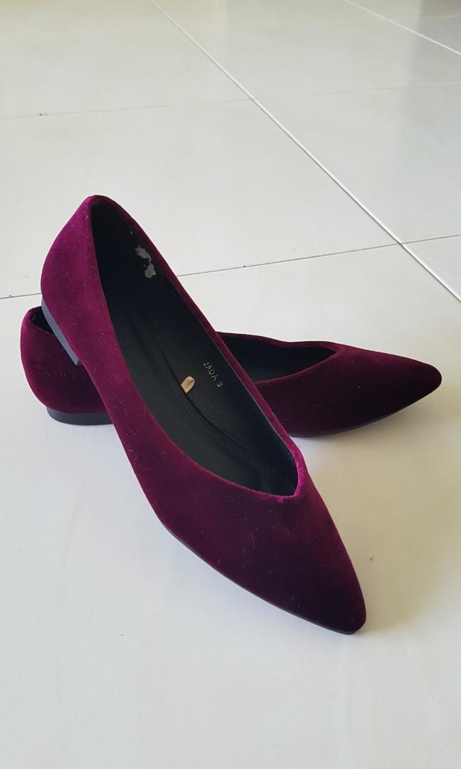 Maroon Flats Shoes Women s Fashion Footwear Flats on Carousell