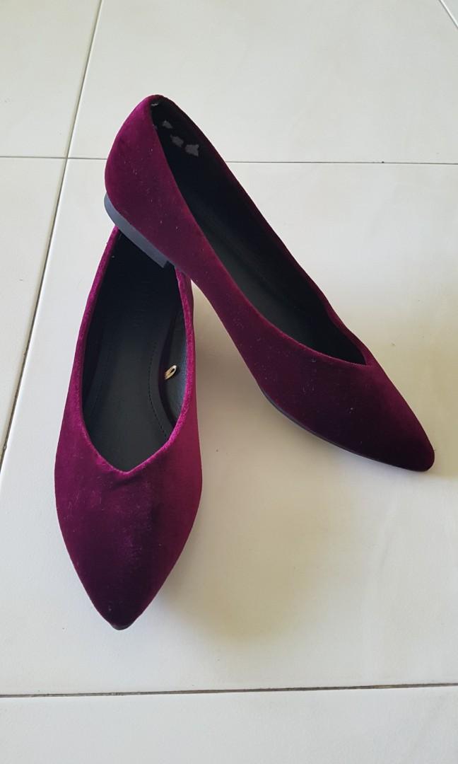 Maroon flats clearance