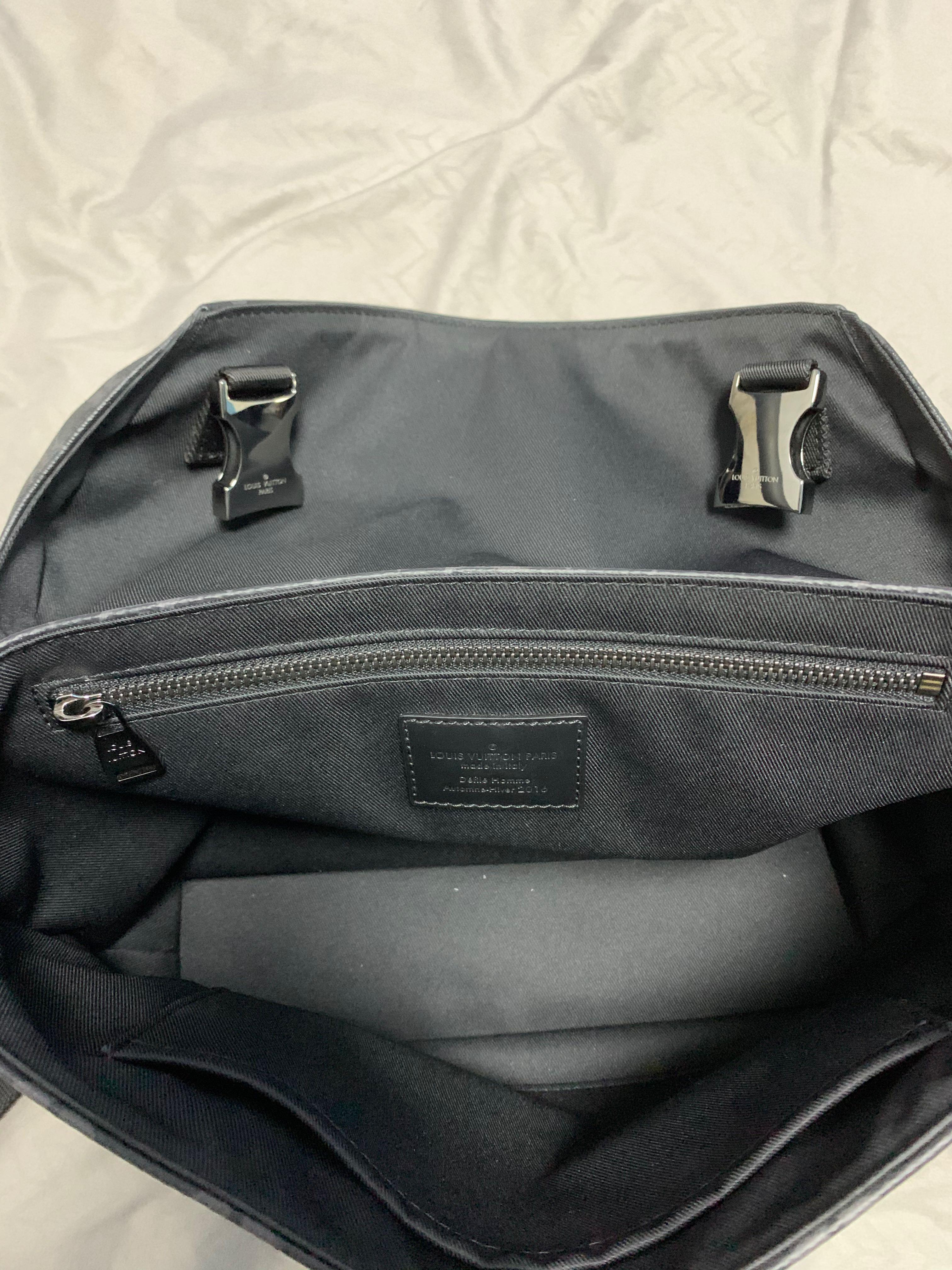 Louis Vuitton 2016 Pre-owned Voyager PM Shoulder Bag