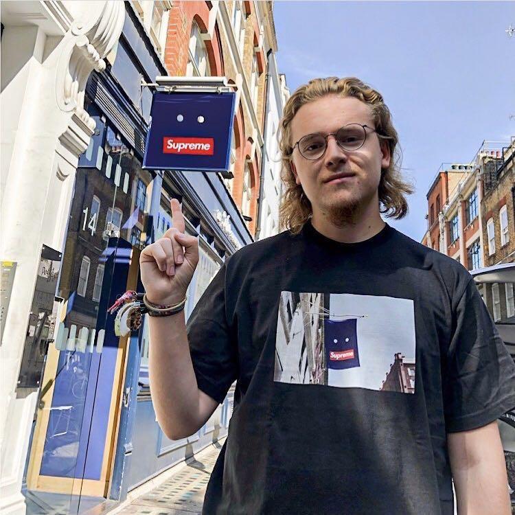 Banner tee supreme outlet