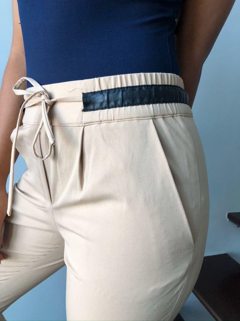 Zara trousers (Category: Other Bottoms) located in Quezon City. Submitted by raebaaee (Listing ID 277550971, Image 3). Description: Worn only once ! .
