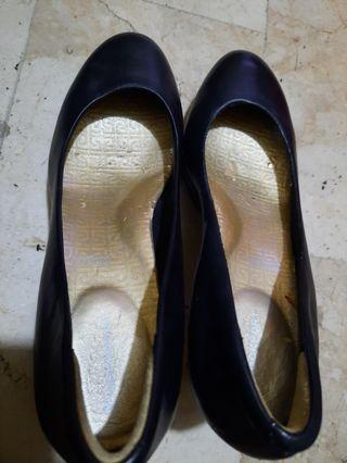 Rockport black heels