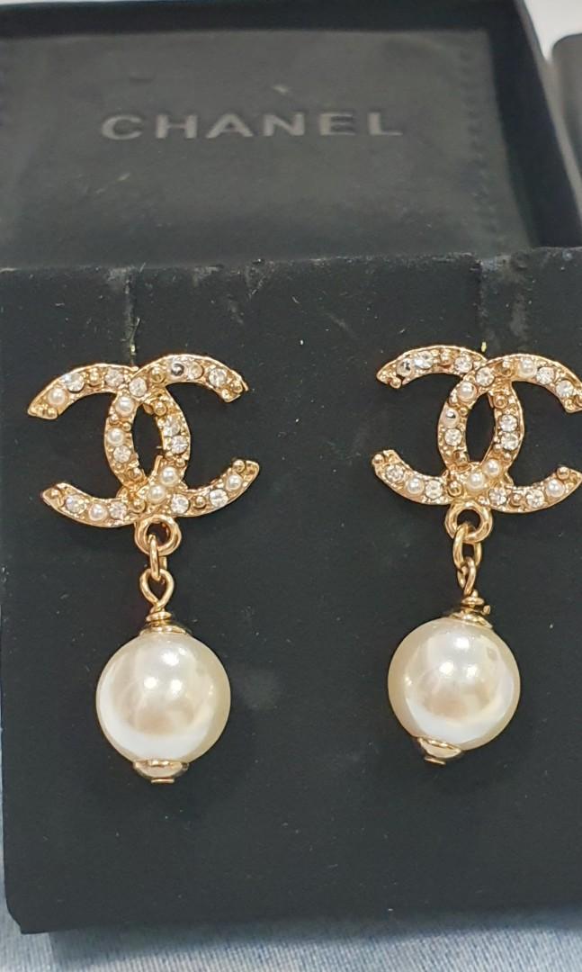 BNIB Authentic Chanel CC champagne gold crystal with Pearl drop earring