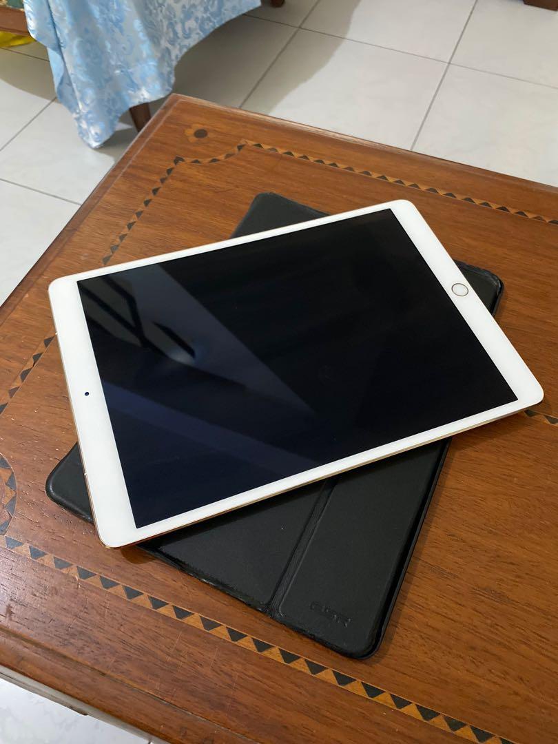 iPad Pro2 Cellular 64gb (Category: iPad) located in Baliuag. Submitted by essisgen (Listing ID 277619242, Image 1). Description: For sale Ipad pro unit and box presentable makinis no issue like new. Gold .