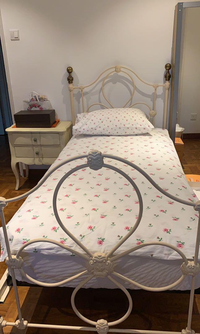 Laura Ashley Bed With Simmons Mattresses Furniture Beds Mattresses On Carousell 2 who've traded their innerspring mattresses for the most innovative sleep surf. laura ashley bed with simmons