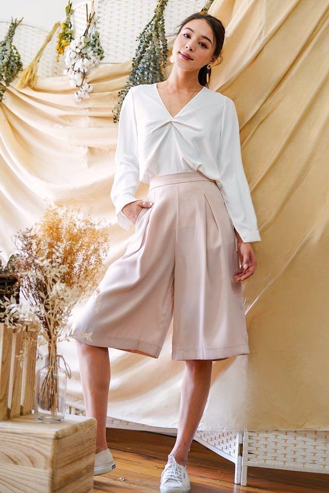 Lovet Devien Basic Culottes (Sand) (Category: Other Bottoms) located in Singapore. Submitted by ecidnac29 (Listing ID 277734346, Image 2). Description: Brand New - Washed but never worn before Size S Waist 12.5” Hip 17” Rise 14.5” Length 26” Retail price $37.90 Meet ups only.
