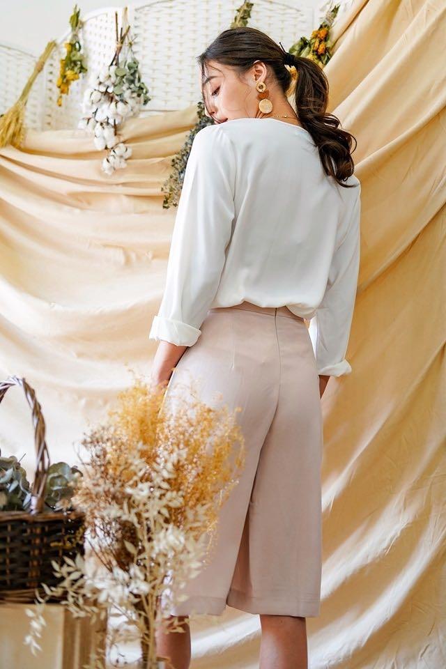 Lovet Devien Basic Culottes (Sand) (Category: Other Bottoms) located in Singapore. Submitted by ecidnac29 (Listing ID 277734346, Image 3). Description: Brand New - Washed but never worn before Size S Waist 12.5” Hip 17” Rise 14.5” Length 26” Retail price $37.90 Meet ups only.
