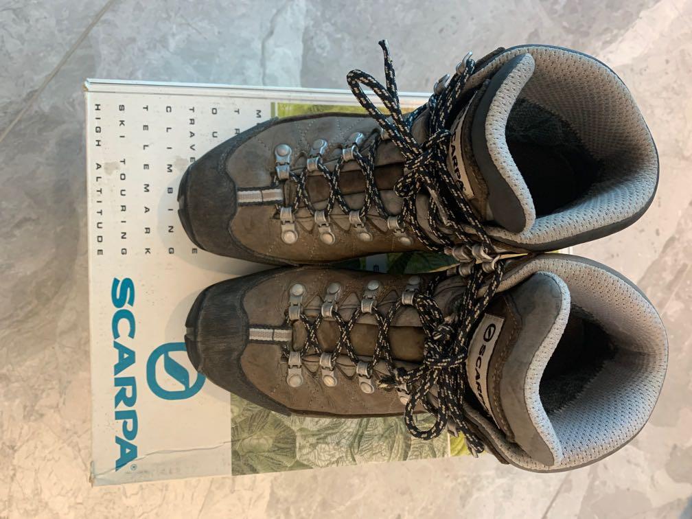 Scarpa comfort fit trekking shoes 