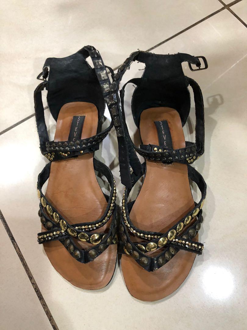 Steve Madden studded gladiator sandals size 37 (Category: Flats & Sandals) located in Manila. Submitted by trendystash (Listing ID 277713297, Image 1). Description: .