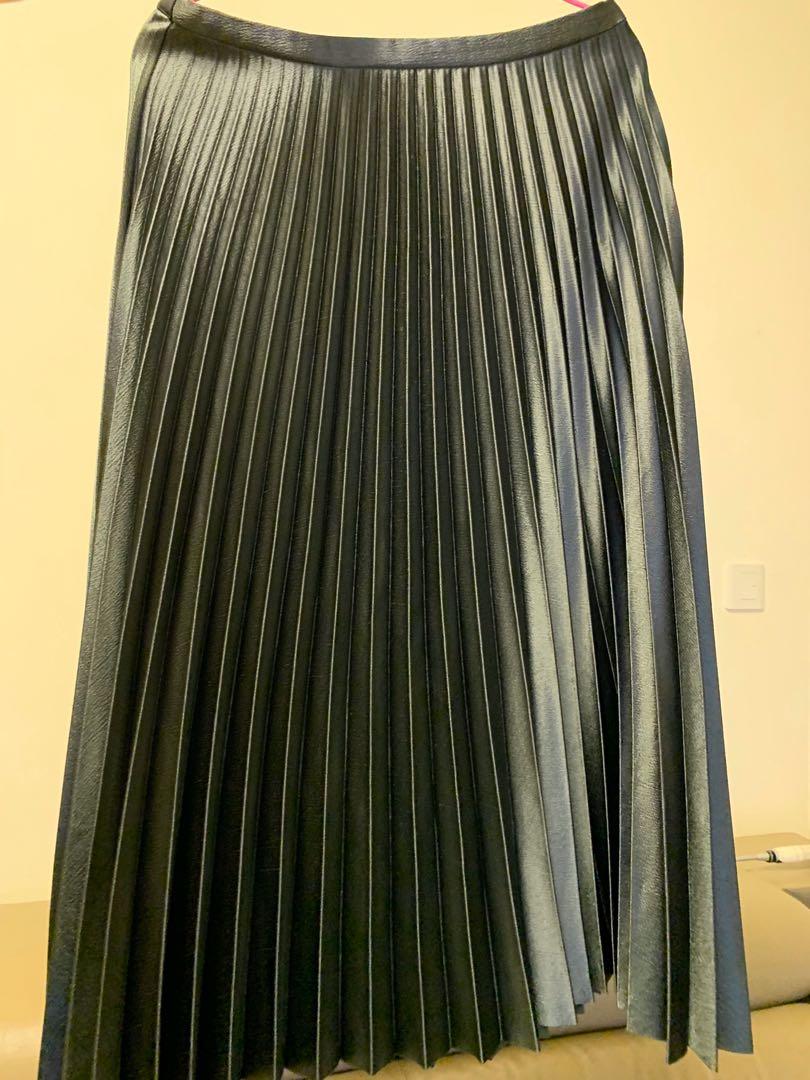 Zara faux leather emerald green pleated skirt