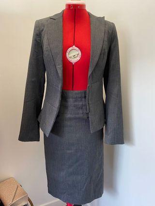 Gorgeous women’s size 6 suit like new #swapau